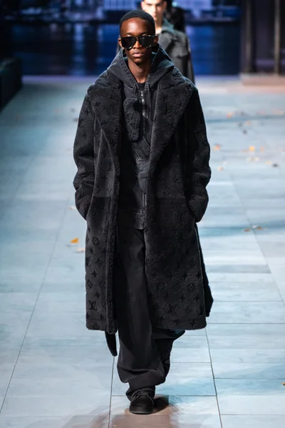 Look 14